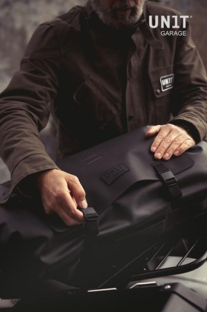 Torba motocyklowa Khali-duffle-bag-30l-TPU-lifestyle.jpg